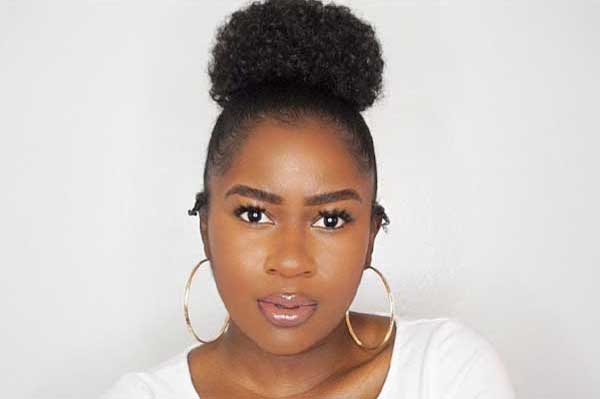7 coiffures protectrices: l'afro puff