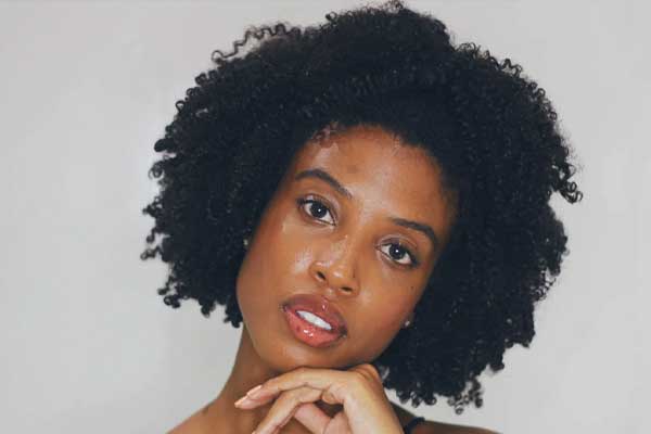 7 coiffures protectrices: le wash and go