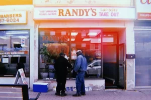 Drake propose de racheter un restaurant Randy's, pour lui éviter la faillite