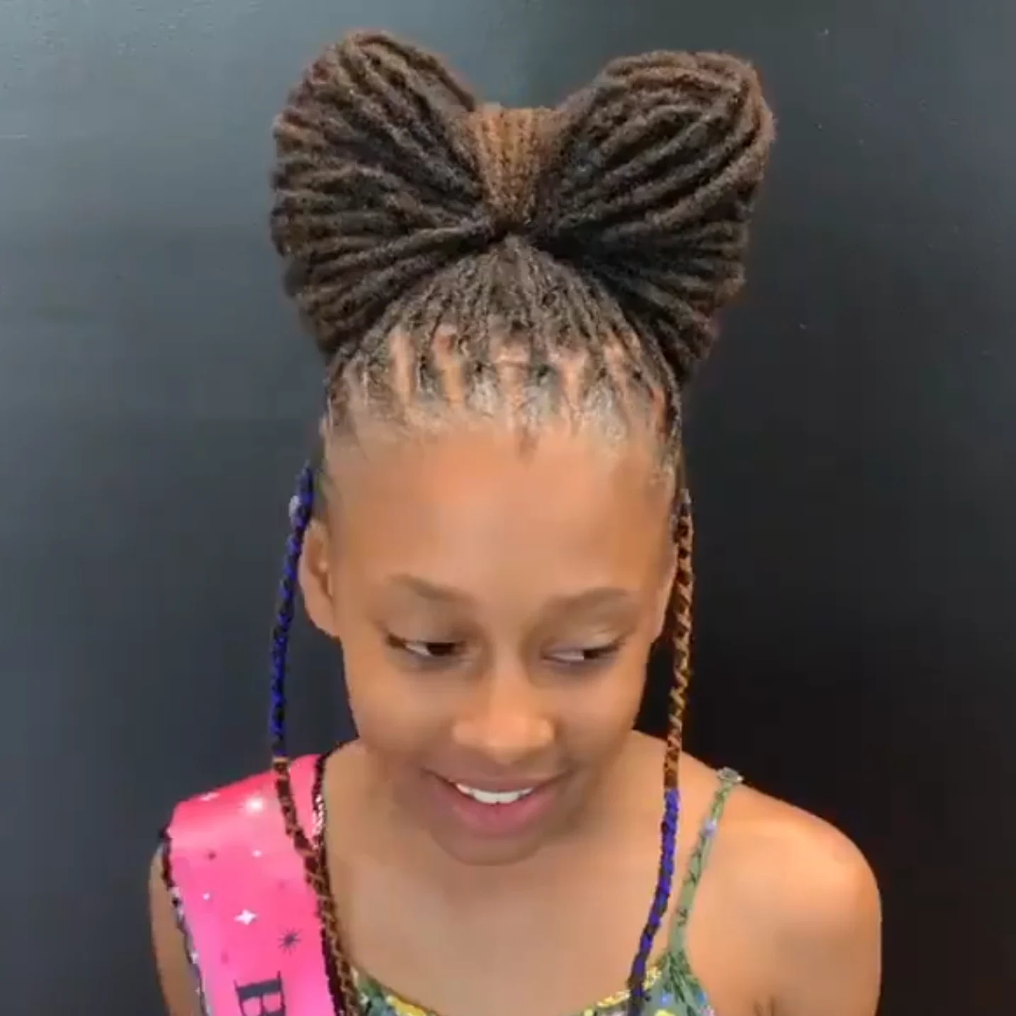 Idées de coiffure afro pour fillette avec des dreadlocks