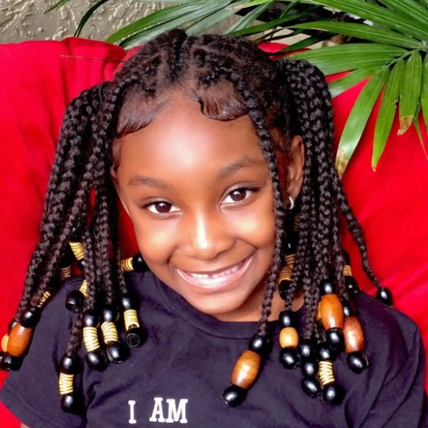 Idées de coiffure afro pour fillette: Braids avec perles 