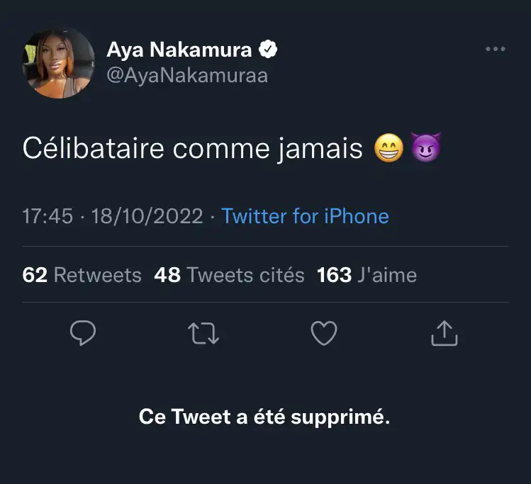 Aya déclare qu'elle est célibataire sur Twitter, avant de supprimer son tweet