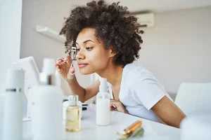 Des cils plus volumineux et plus forts avec l'huile de ricin?