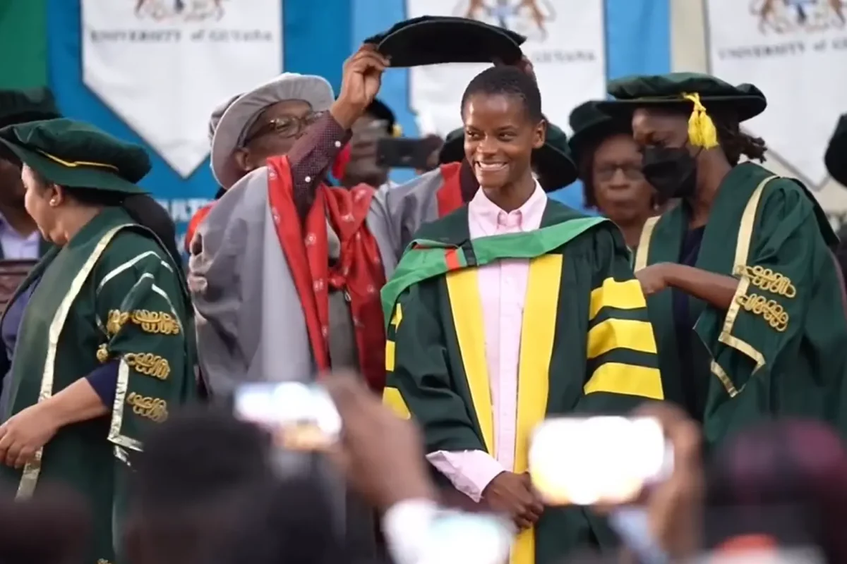 L'université de Guyana décerne un doctorat en Arts et Lettres à Letitia Wright